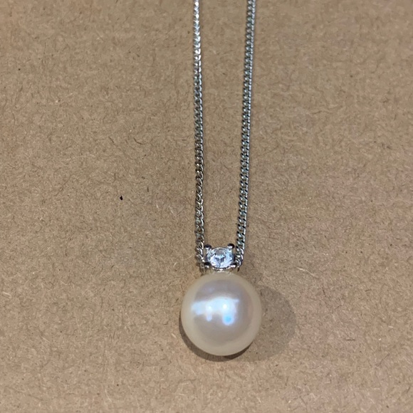 Carolee faux pearl and rhinestone necklace - Picture 2 of 3